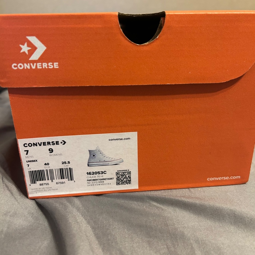 Converse - Picture 2 of 3